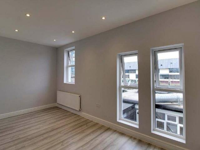 Flat for rent in Southend City Centre Neighbourhood, Alton Barnes