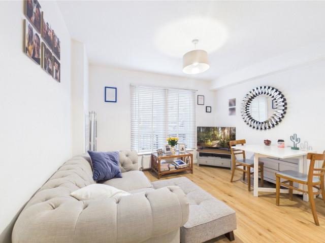 Flat for rent in Theale, West Berkshire