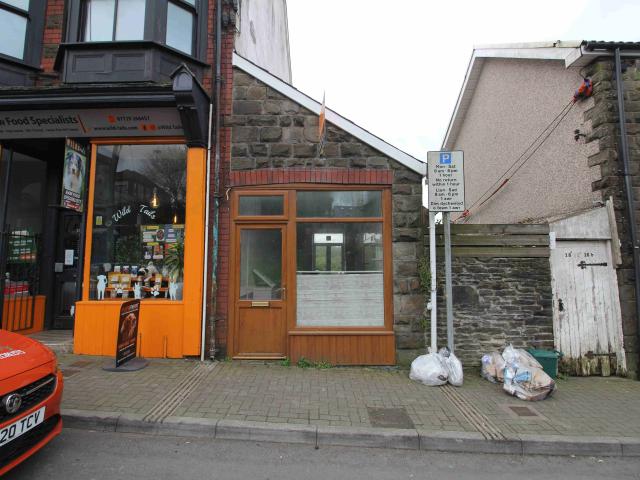 Flat for rent in Tonyrefail, Coedely