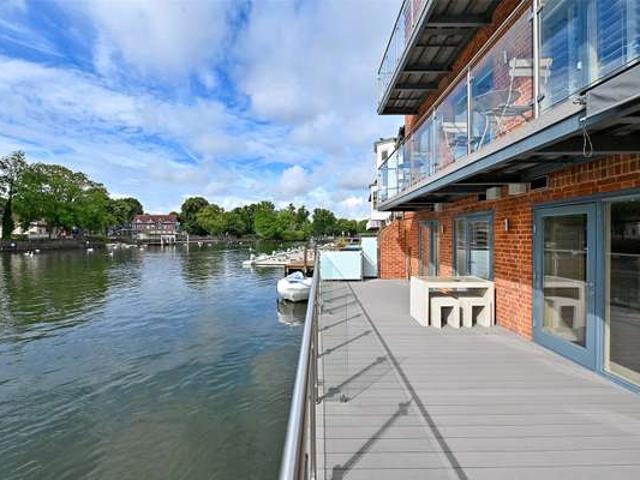 Flat for rent in Eton