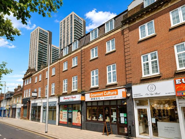 Flat for rent in Horsell, Woking