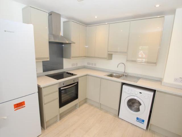 Flat for rent in Knaphill, Woking
