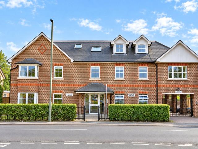 Flat for rent in Old Woking, Woking