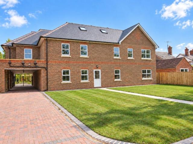 Flat for rent in Old Woking, Woking