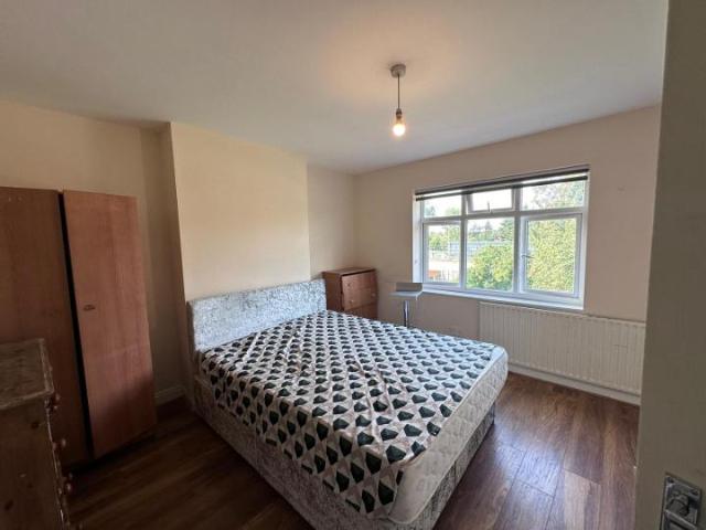 Flat for rent in Lane, Greater London