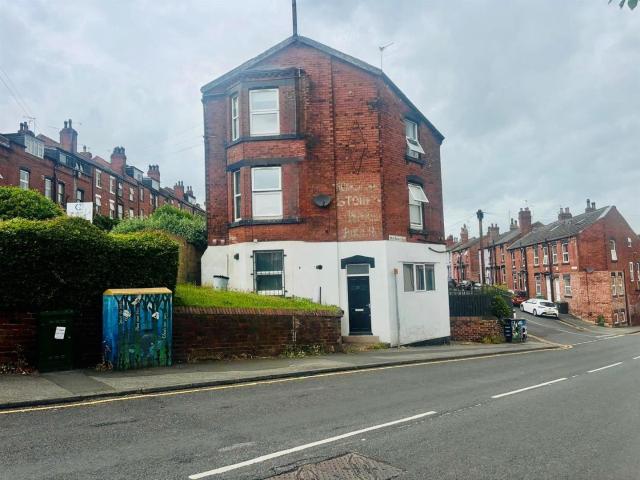 Flat for rent in Meanwood, West Yorkshire