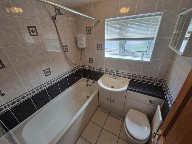 Flat for rent in Whitefield, Bury