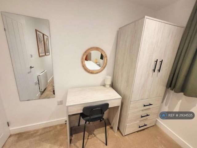Flat for rent in Highertown, Penweathers