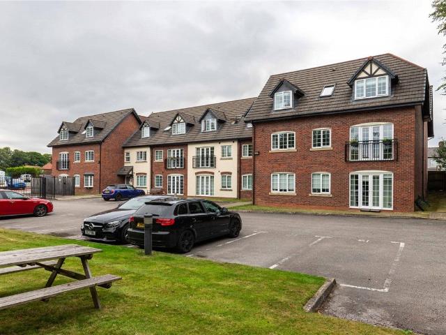 Flat for rent in Chelford