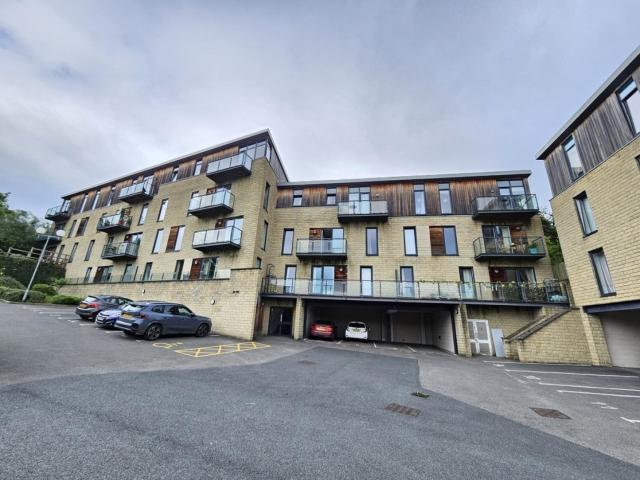 Flat for rent in Huddersfield, West Yorkshire