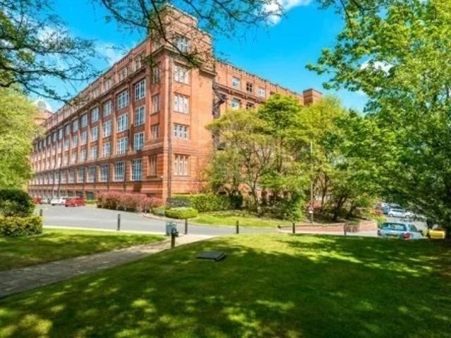 Flat for rent in Lee Bank, Greater Manchester