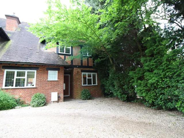 Flat for rent in Northwood, Greater London