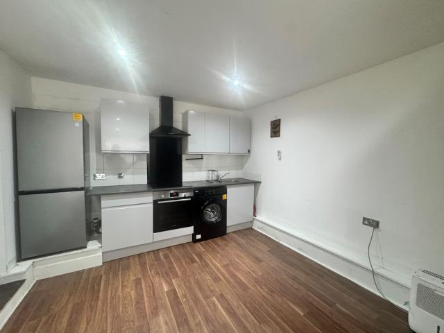 Flat for rent in London Borough of Merton, Greater London