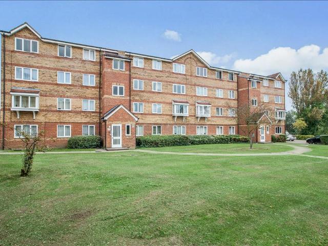 Flat for rent in Holywell Estate, North Watford