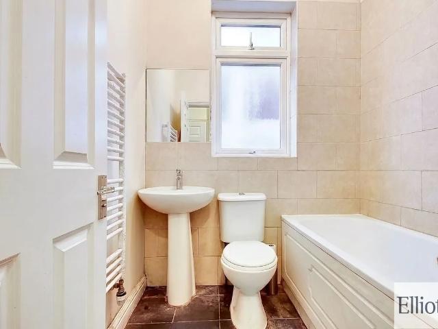 Flat for rent in Greenhill, Greater London