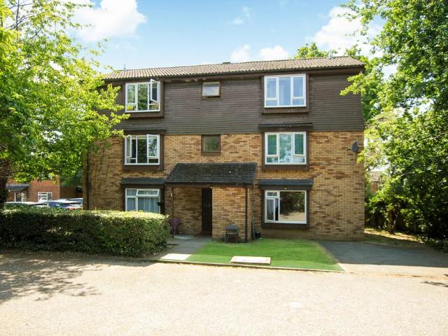 Flat for rent in London Borough of Hillingdon, Greater London