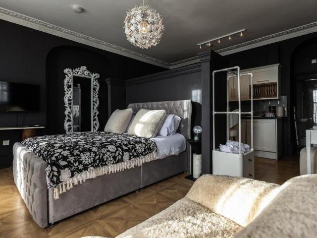 Flat for rent in Deans Hill, Wales