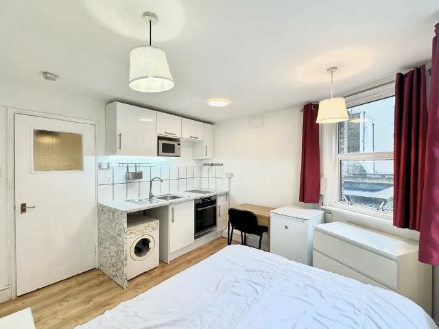 Flat for rent in Earl's Court, Greater London