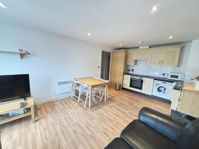 Flat for rent in Charing Cross, Leeds