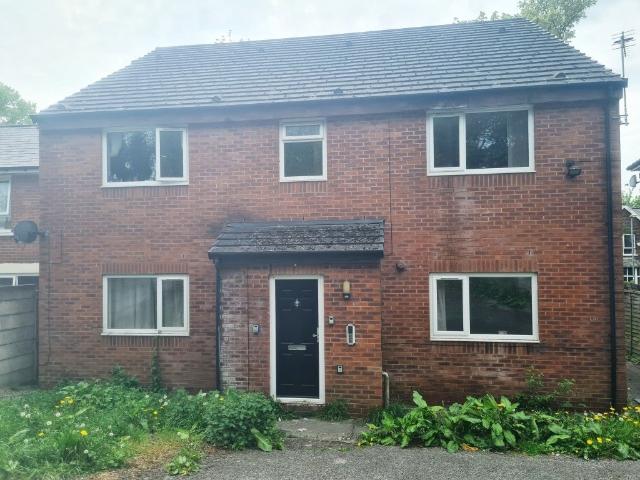 Flat for rent in Sudden, Burnedge