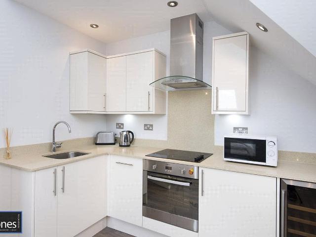 Flat for rent in Woodside Park, Greater London