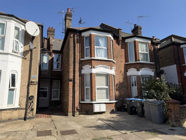 Flat for rent in Willesden Green, Greater London