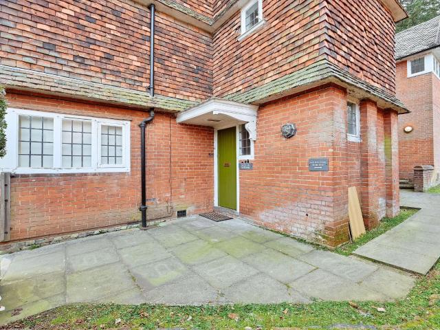 Flat for rent in Pouchen End, Hertfordshire