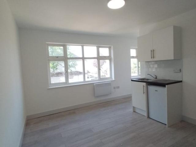 Flat for rent in Hampton, Greater London