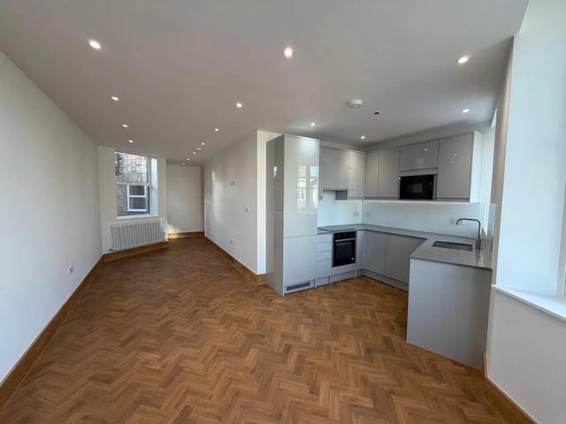Flat for rent in Snaresbrook, Greater London