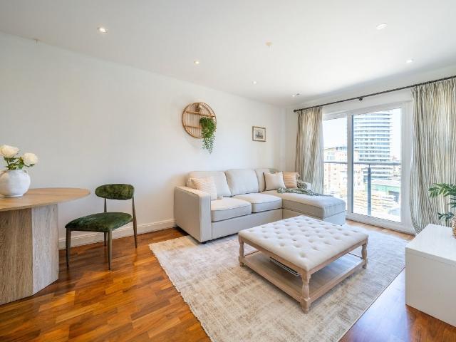 Flat for rent in London Borough of Wandsworth, Greater London