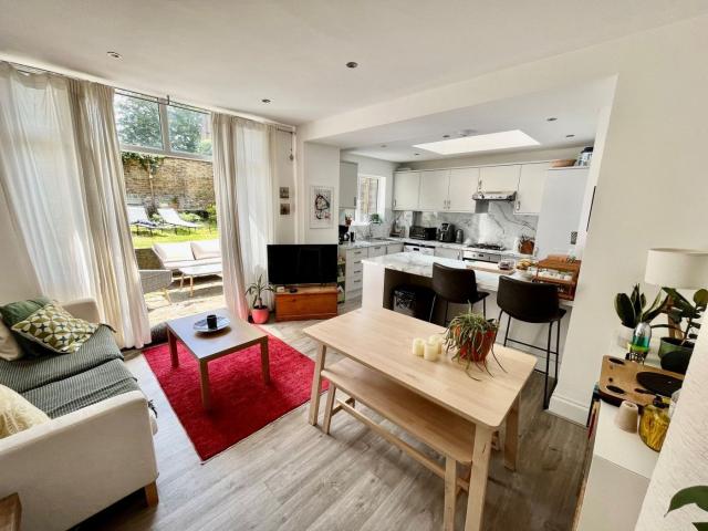 Flat for rent in London Borough of Southwark, Greater London