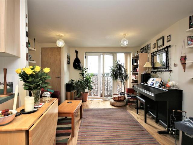 Flat for rent in Maitland Park, Greater London