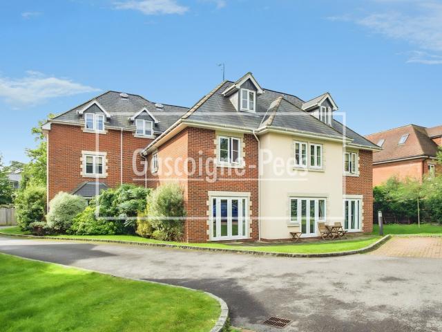 Flat for rent in Red Hill, Surrey