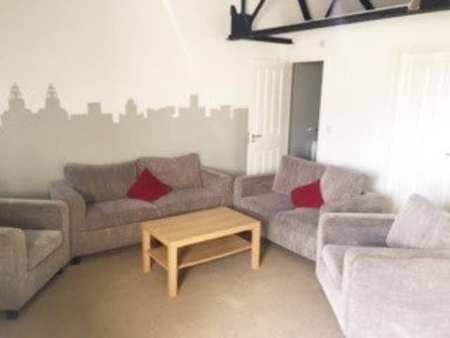Flat for rent in Kensington, Calderstones