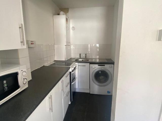 Flat for rent in Kensington, Calderstones