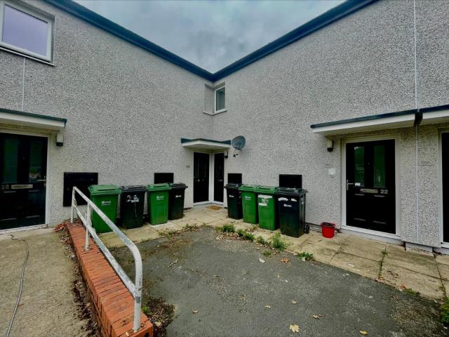 Flat for rent in Holt Park, West Yorkshire