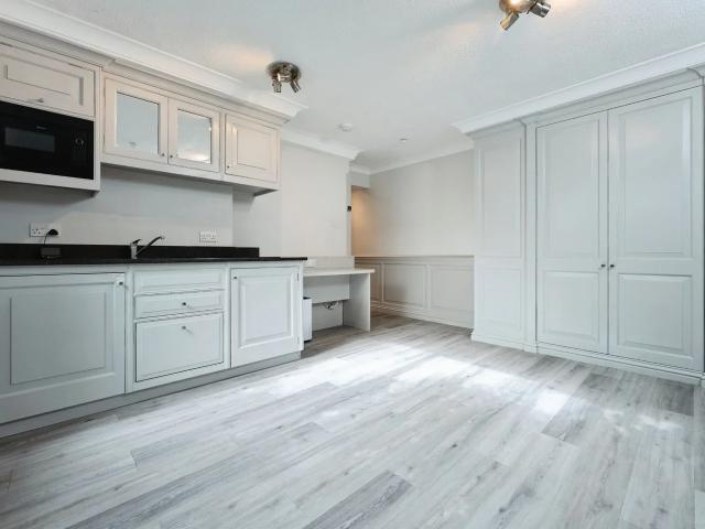 Flat for rent in London Borough of Sutton, Greater London