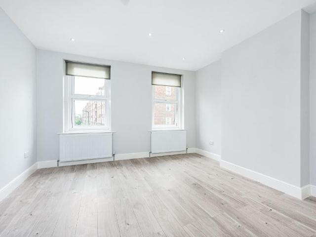 Flat for rent in Homerton, Greater London