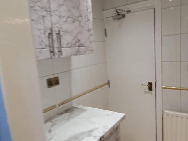 Flat for rent in Rush Green, Greater London