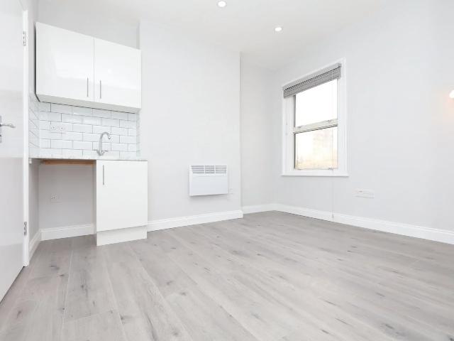 Flat for rent in London Borough of Lewisham, Greater London