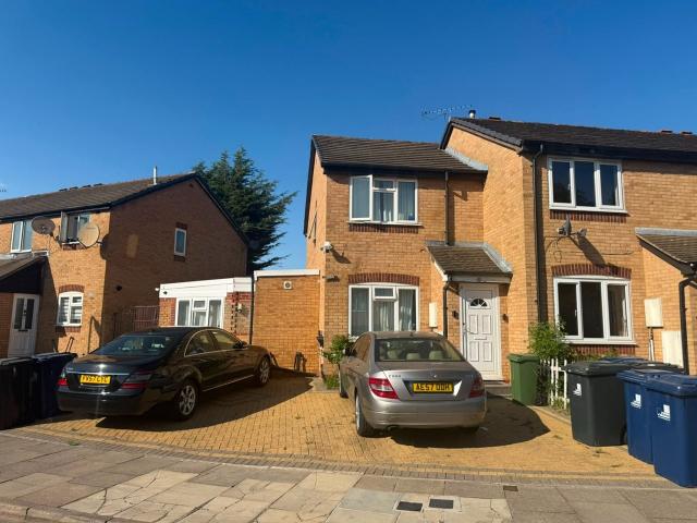Flat for rent in London Borough of Ealing, Greater London