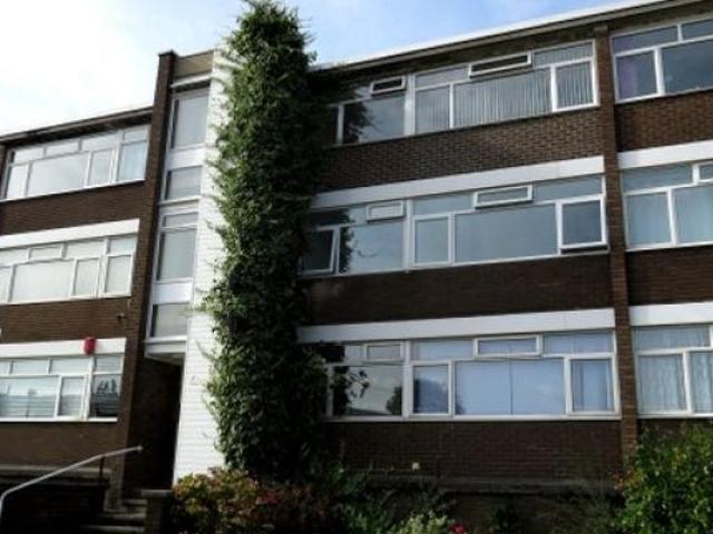 Flat for rent in Bromborough, Wirral