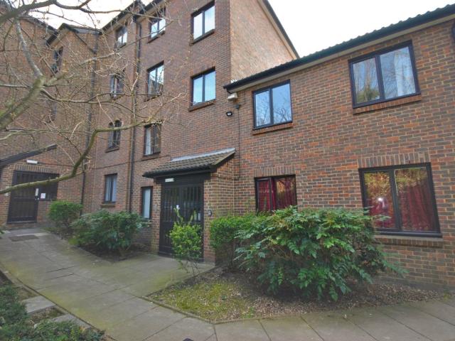 Flat for rent in London Borough of Lewisham, Greater London
