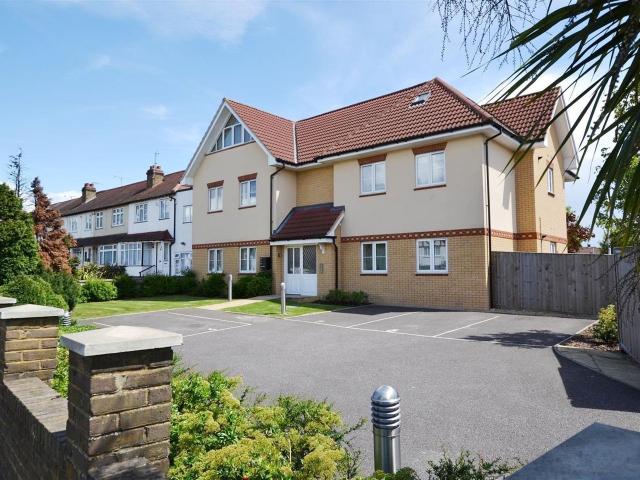 Flat for rent in Gould's Green, Greater London