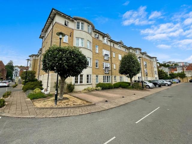 Apartment for rent in Spike Island, Feckenham