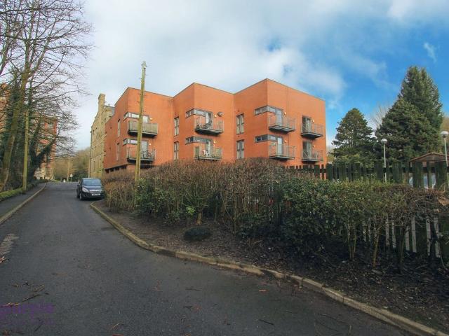 Flat for rent in Lee Bank, Greater Manchester