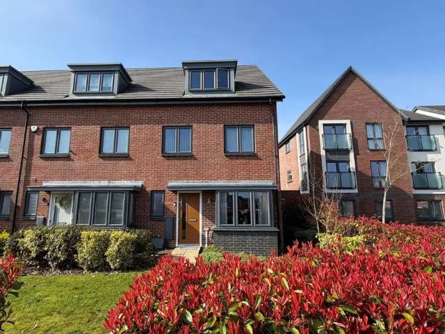 Flat for rent in Houlton, New Bilton
