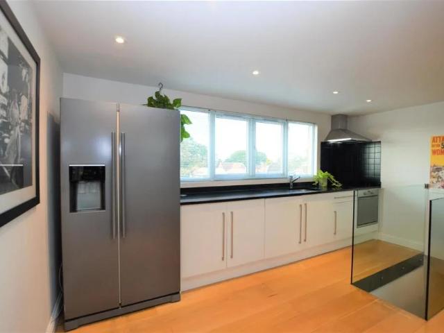 Flat for rent in London Borough of Richmond upon Thames, Greater London