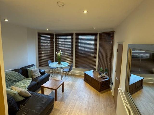Flat for rent in Calderstones