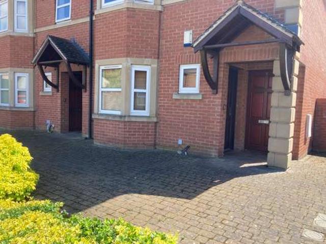 Flat for rent in Raffles